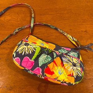 Vera Bradley crossbody purse in Jazzy Bloom (retired pattern) for 20$